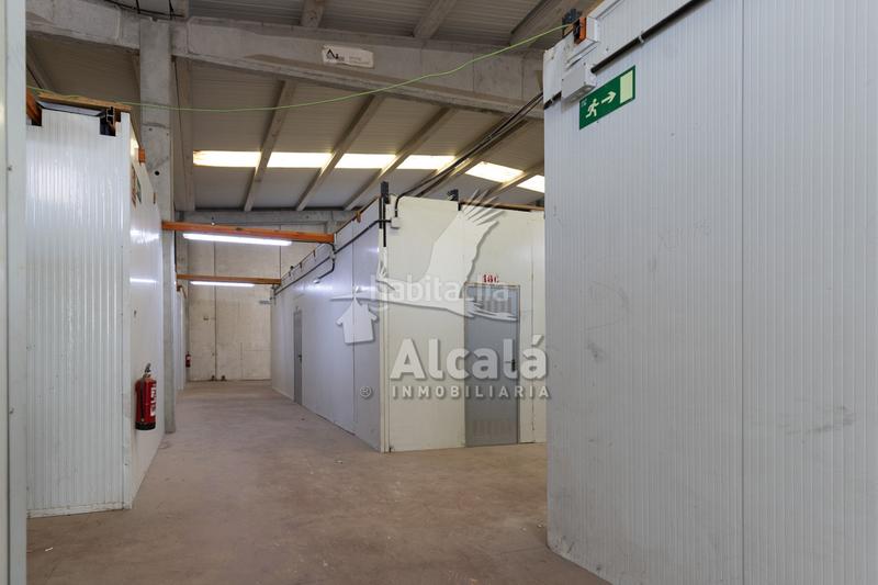 Foto 44d250b4-d818-4e8b-8acb-8e9fce1dc15e. Nave industrial  con muelle de carga y 2.600 m en alcalá junto al polígono azque en Alcalá de Henares