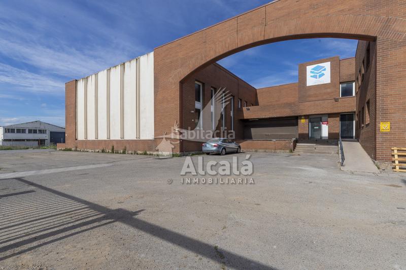 Foto 4a8d8972-8f27-4ea0-beac-d1eebb74f85c. Nave industrial  con muelle de carga y 2.600 m en alcalá junto al polígono azque en Alcalá de Henares