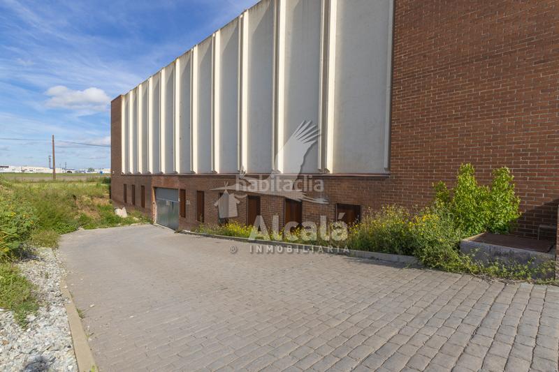 Foto 9ea2a163-0294-4f7d-b86a-8e72f840af0a. Nave industrial  con muelle de carga y 2.600 m en alcalá junto al polígono azque en Alcalá de Henares