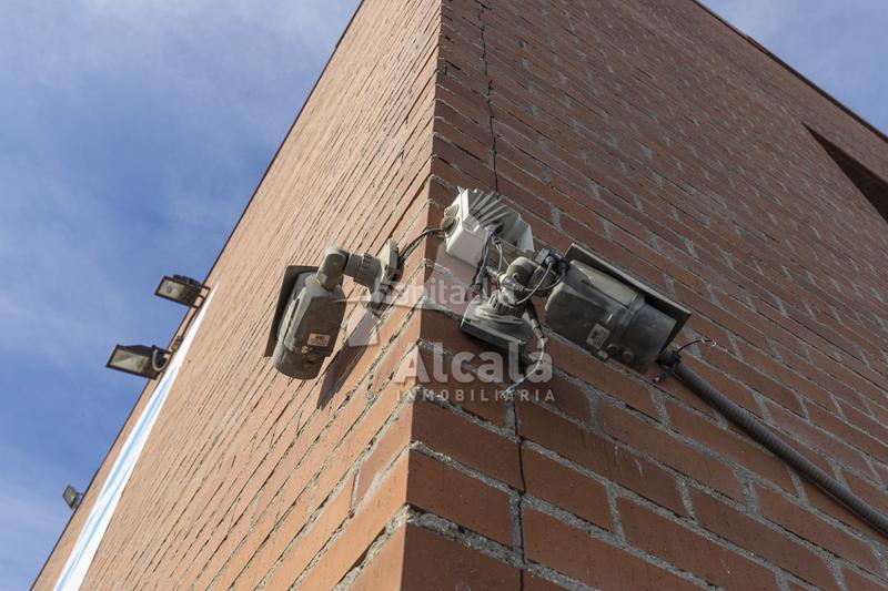 Foto a411f195-15a9-4f58-8914-26a3efd0093f. Nave industrial  con muelle de carga y 2.600 m en alcalá junto al polígono azque en Alcalá de Henares