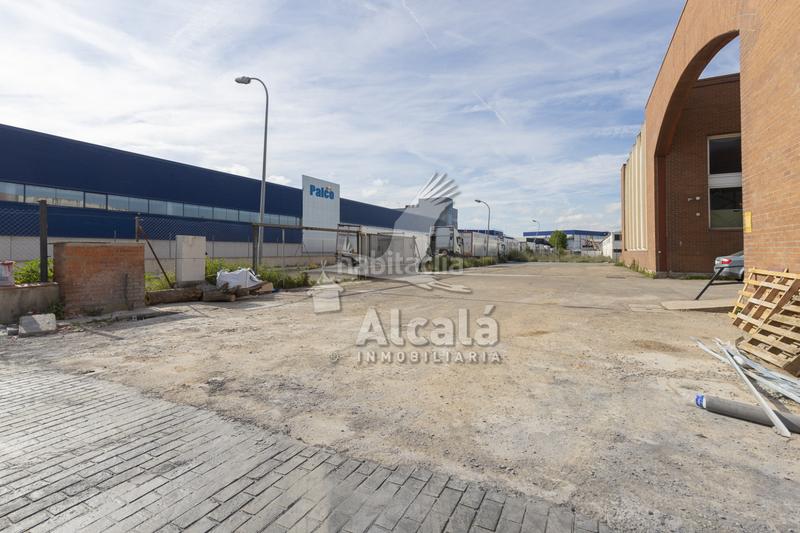 Foto b2916924-11c1-4b56-a9a7-d213350a4584. Nave industrial  con muelle de carga y 2.600 m en alcalá junto al polígono azque en Alcalá de Henares