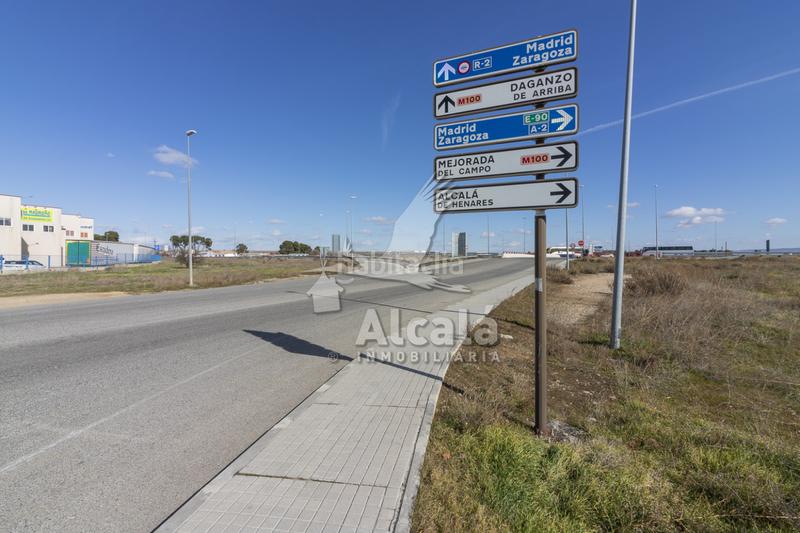 Foto c1b53d86-e7b6-4e2c-8568-41219cda0078. Nave industrial  con muelle de carga y 2.600 m en alcalá junto al polígono azque en Alcalá de Henares