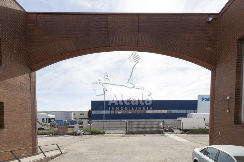 Foto cc38d969-1a05-420a-bc77-c686ffbff40c. Nave industrial  con muelle de carga y 2.600 m en alcalá junto al polígono azque en Alcalá de Henares