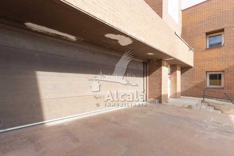 Foto d47f7ab5-e313-445e-8b25-20f8f1f64dd7. Nave industrial  con muelle de carga y 2.600 m en alcalá junto al polígono azque en Alcalá de Henares