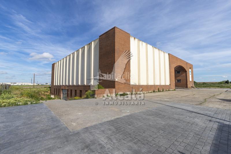 Foto d59b4bd8-46e5-46e2-8e0c-c2fba5dbba1a. Nave industrial  con muelle de carga y 2.600 m en alcalá junto al polígono azque en Alcalá de Henares