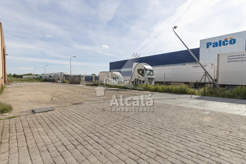 Foto e3fc5ab5-2fa6-4040-b708-43ac0d0d5843. Nave industrial  con muelle de carga y 2.600 m en alcalá junto al polígono azque en Alcalá de Henares