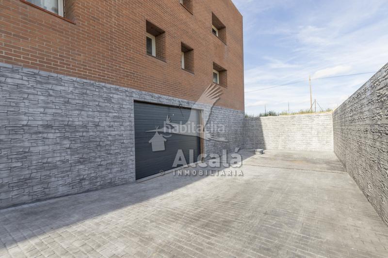 Foto e64786e0-828e-4c77-8a1a-40f57cbd5591. Nave industrial  con muelle de carga y 2.600 m en alcalá junto al polígono azque en Alcalá de Henares