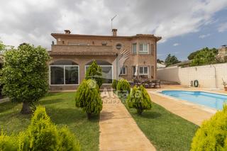 Maison à Torrejón del Rey. Espectacular chalet independiente con piscina en torrejon del re