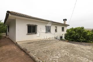 Casa a Valdeavero. Chalet independiente en la urbanización la cardosa de valdeavero