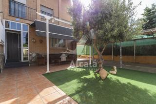 Casa aparellada a Alovera. Bonito chalet pareado en alovera