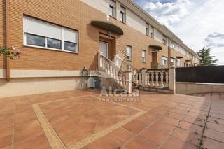 Casa adossada a Alovera. Oportunidad chalet con magnificas zonas comunes
