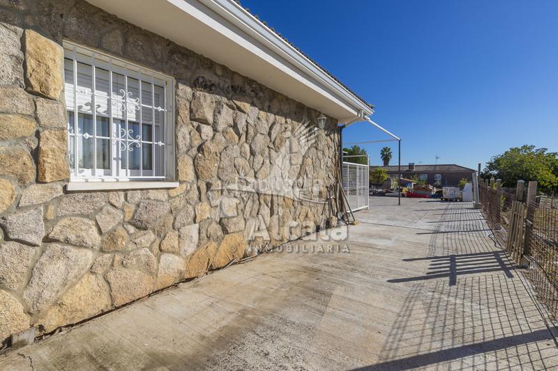 Foto 06637a1f-1cd8-4b6e-9124-87cba0d52298. Casa amb calefacció aparcament piscina a Valdeavero