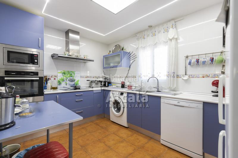 Foto 8c5c9108-1133-44d3-8170-e7c92f383181. Casa amb calefacció aparcament piscina a Valdeavero