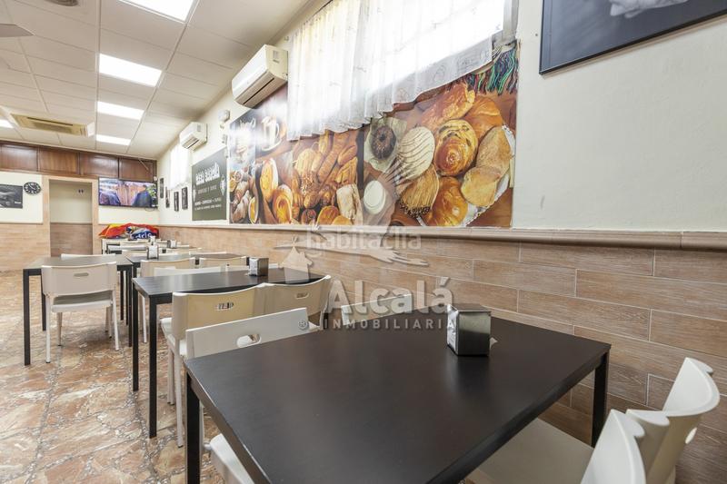 Foto 98a189b7-0c63-44d9-89e9-0671dbd7bc65. Local comercial oportunidad traspaso de negocio en pleno funcionamiento! en Alcalá de Henares