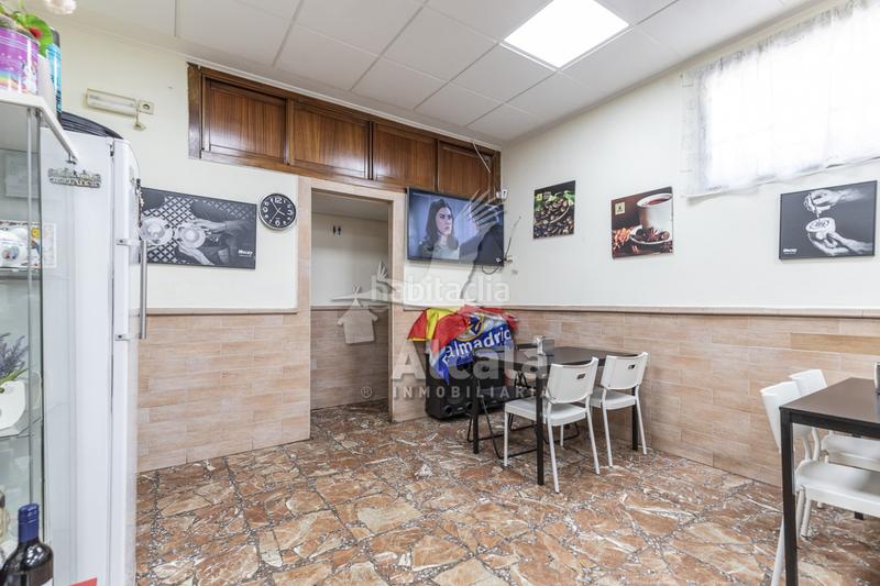 Foto c4774eb2-70bb-48ae-bc80-94956df86e7c. Local comercial oportunidad traspaso de negocio en pleno funcionamiento! en Alcalá de Henares