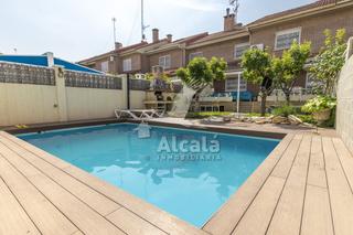 Casa en Pryconsa-Juan de Austria. Lujoso y exclusivo chalet con piscina propia en cuna de cervante