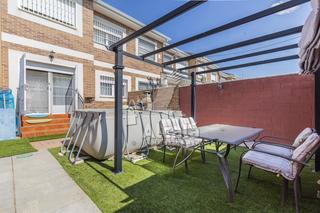 Maison jumelée à Torrejón del Rey. Oportunidad venta de adosado en señorio de muriel con 4 habitaci