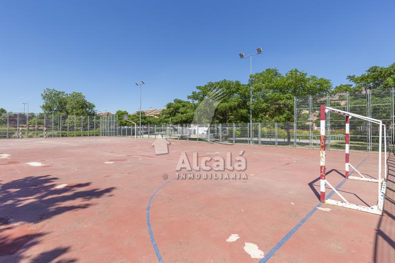 Foto 166a4aab-4481-4df6-9a98-5887caefddd9. Casa amb calefacció aparcament piscina a Los Hueros Villalbilla