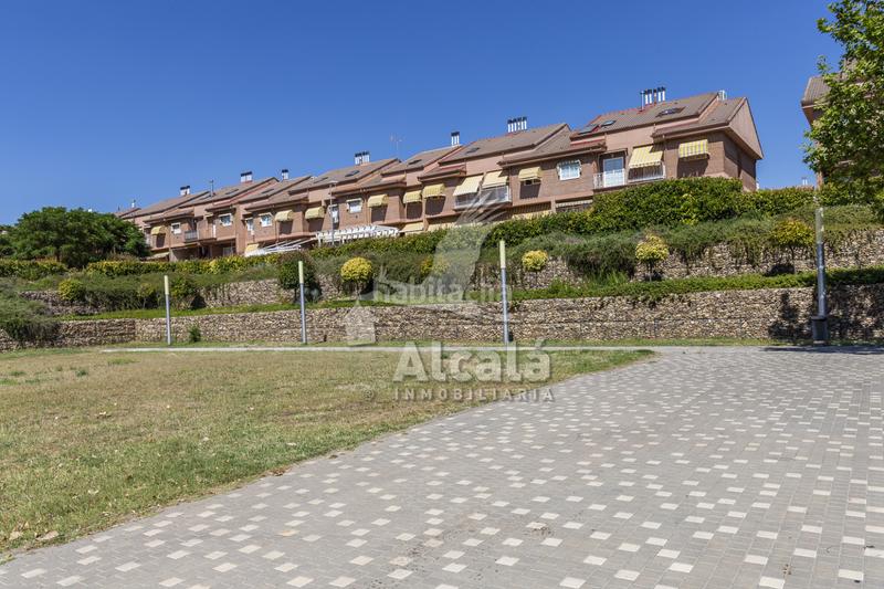 Foto 86a8af57-cb3f-42c7-be14-a53457e5cd9d. Casa amb calefacció aparcament piscina a Los Hueros Villalbilla