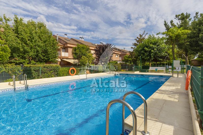 Foto 8ba204e9-5e13-4a72-b52d-43ec4a36b704. Casa amb calefacció aparcament piscina a Los Hueros Villalbilla