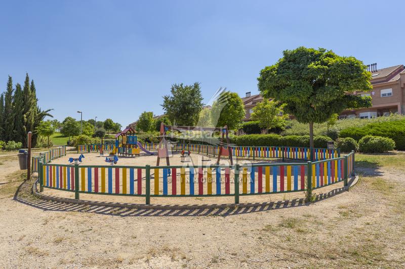 Foto b687d9b3-7449-487b-af13-684e305ee2ac. Casa amb calefacció aparcament piscina a Los Hueros Villalbilla