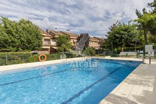 Casa a Los Hueros. Chalet adosado en los hueros, villalbilla