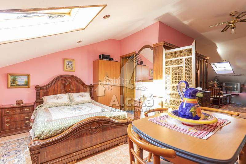 Foto ddd7d211-8ab2-4a73-8485-258242c613d5. Casa amb calefacció aparcament piscina a Los Hueros Villalbilla