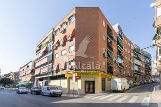 Pis a Centro Urbano. Precioso bajo con patio totalmente reformado en san sebastian de