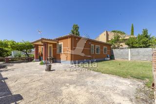 Casa a Cifuentes. Chalet en 1 planta en cifuentes  ideal para disfrutar de la tran