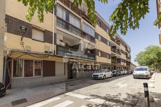 Pis a San Agustín de Guadalix. Piso de tres dormitorios, baño y aseo en el centro de san agustí