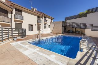 Appartement à Villalbilla Pueblo. Magnifico duplex en villalbilla pueblo con garaje y piscina comu