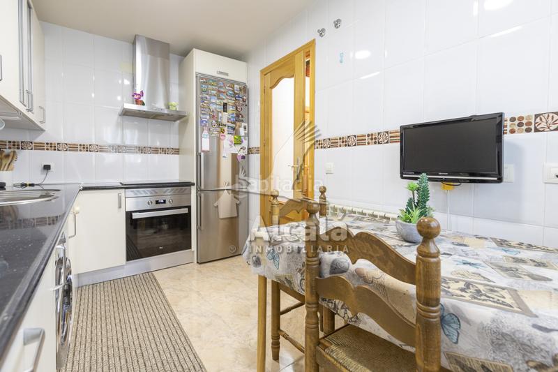 Foto 13414b11-9a0e-497a-b0a0-7936d00b11c4. Casa bifamiliare con riscaldamento parcheggio in Quer