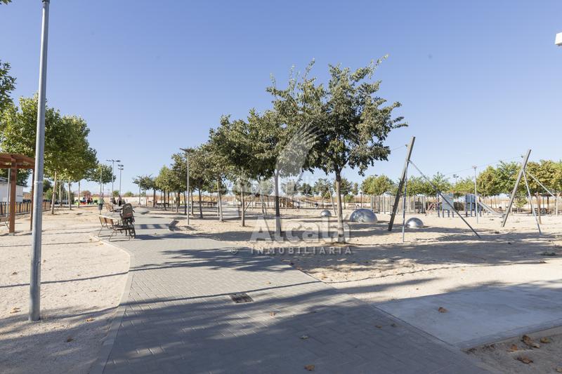 Foto 33859671-8fb2-4665-a874-6c4d43c68518. Casa bifamiliare con riscaldamento parcheggio in Quer