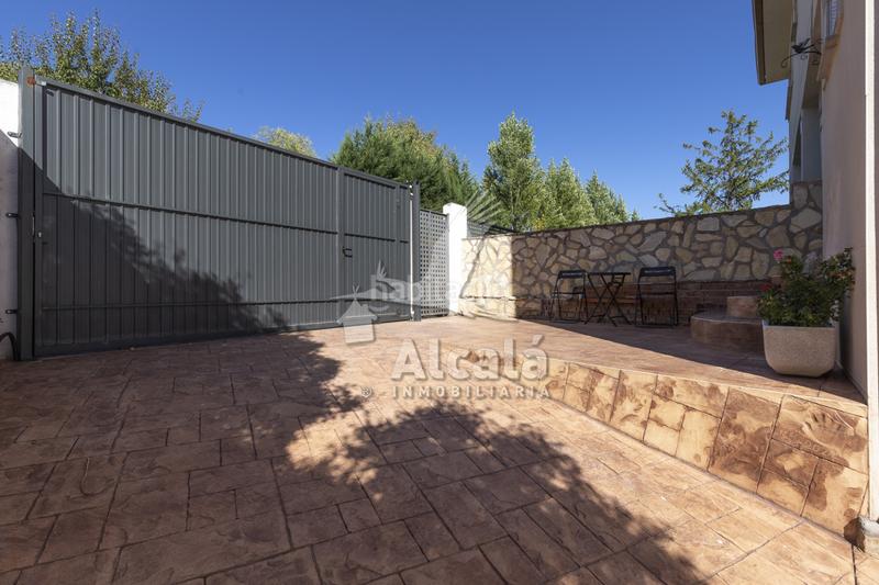 Foto 3f1f7650-23d7-4b41-8081-0f1c2b8ee66c. Casa bifamiliare con riscaldamento parcheggio in Quer