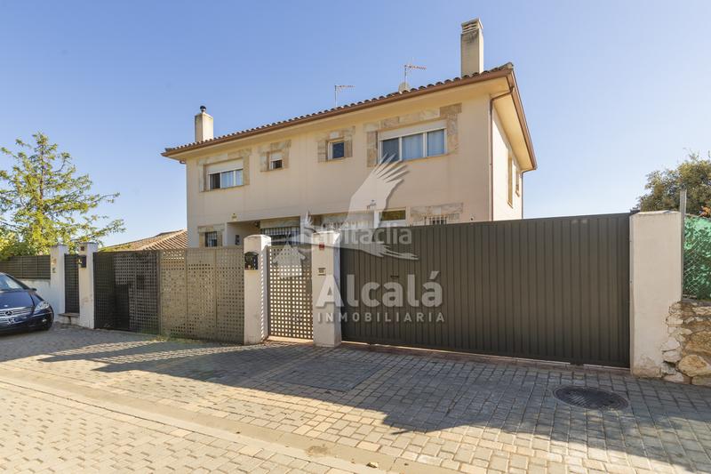 Foto 772f54db-7ae6-464b-a69d-debd05c7f588. Casa bifamiliare con riscaldamento parcheggio in Quer