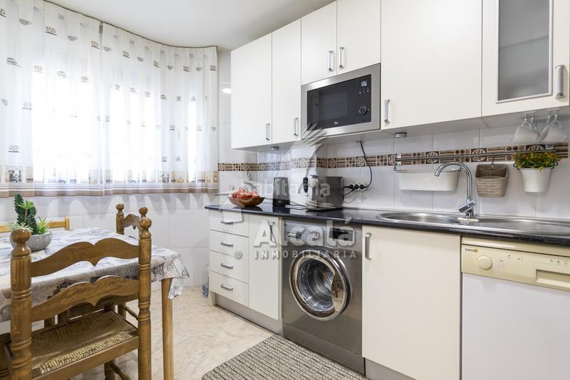 Foto 7ed608ed-1473-433c-9d96-428d33924bfa. Casa bifamiliare con riscaldamento parcheggio in Quer