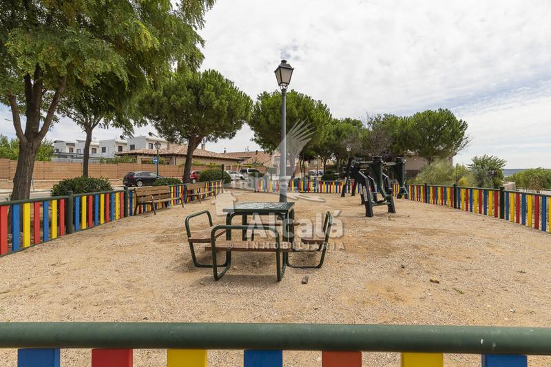 Foto 8004c22d-72f1-49d1-bd61-4692d810dc05. Casa bifamiliare con riscaldamento parcheggio in Quer