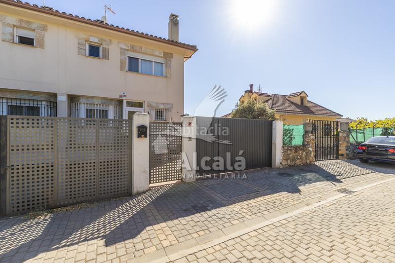 Foto 8f97e40b-7440-45d7-bba0-ae2b7e862268. Casa bifamiliare con riscaldamento parcheggio in Quer