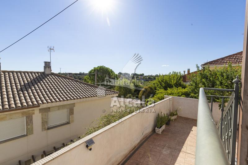 Foto 9199ea98-1b93-4f12-b1ed-37ebdfcf5375. Casa bifamiliare con riscaldamento parcheggio in Quer