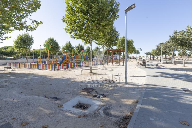 Foto 999e086f-cada-409b-b920-e9e78fa5ab15. Casa bifamiliare con riscaldamento parcheggio in Quer