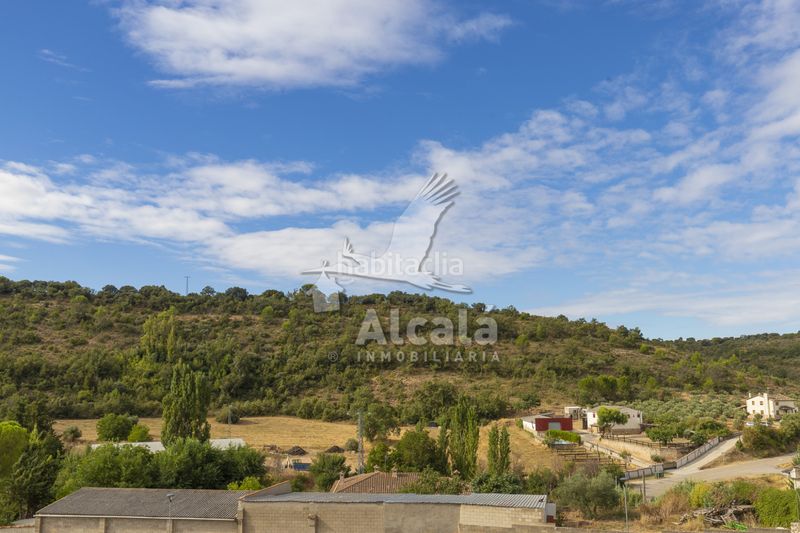 Foto f81b32e9-918a-4445-bc18-4c06629657d2. Finca rústica a Hueva