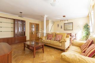 Appartement à Estación-Parque O´Donnell. Alcalá inmobiliaria presenta un gran piso  con garaje en zona ce