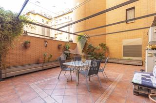 Piso en Ensanche. Exclusivo piso en el ensanche con patio privado de 50 m, piscina