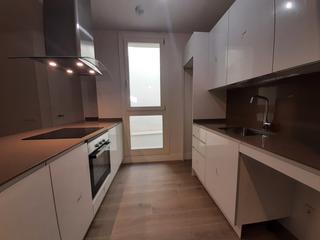 Rent Flat in Casco Histórico. Apartamento de alquiler en plaza de los santos niños