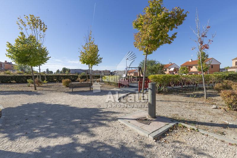 Foto 37924447-edb9-4746-84bb-609842671f3c. Terreny residencial a Villalbilla pueblo Villalbilla