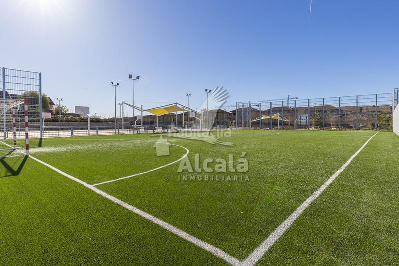 Foto b4da3424-fbc3-4d07-92e6-3c1faa22f246. Terreny residencial a Villalbilla pueblo Villalbilla