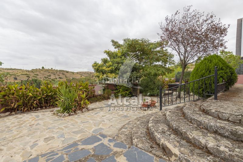 Foto 1ef9129a-87b3-407b-9a57-cd98760edcb9. House with heating parking in Campo Real