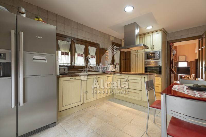 Foto 29f1929f-151d-4c8a-960f-8bf3eeb50b2e. House with heating parking in Campo Real