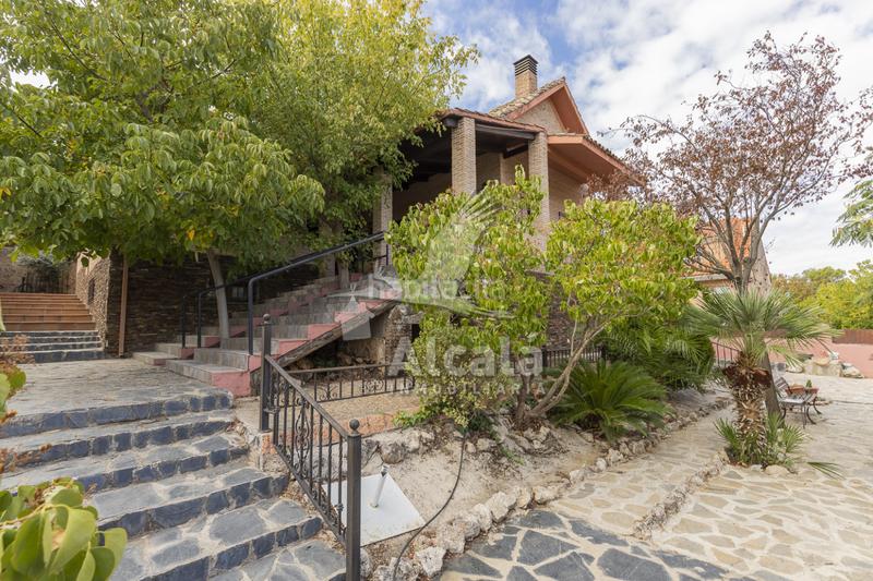 Foto be53d48a-1c13-4b79-af73-9a7a73f267fd. House with heating parking in Campo Real