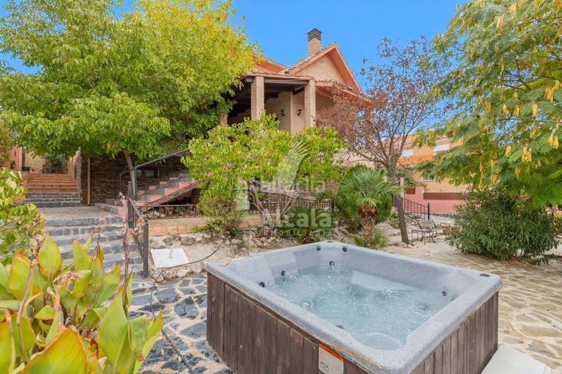 Foto d0975d95-41de-4c39-9677-ea1f54804bb5. House with heating parking in Campo Real